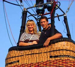 couple in hot air balloon 